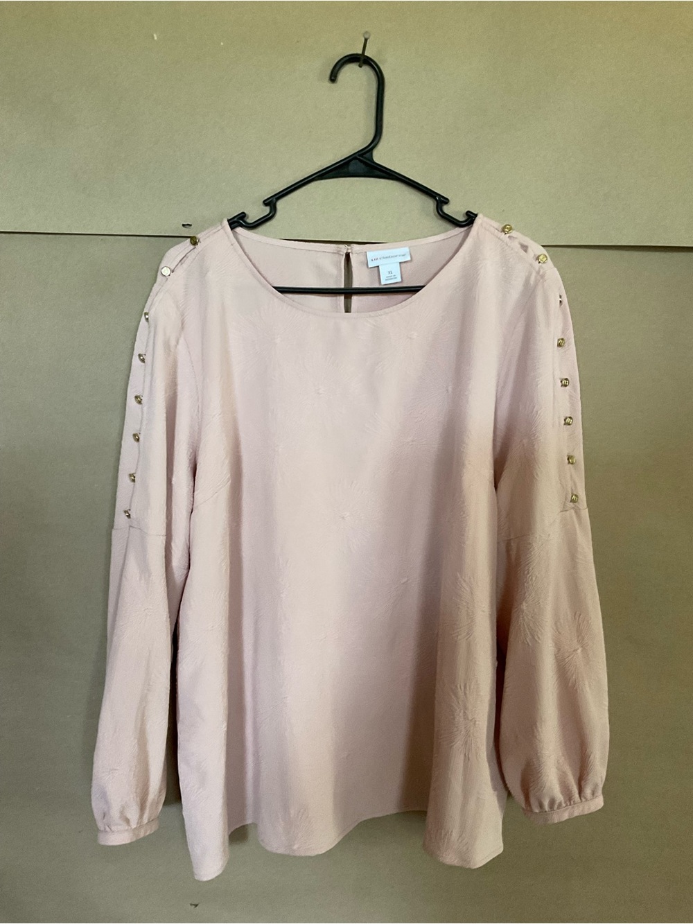 Liz Claiborne Blush Pink Long Sleeve Top with Gold Studs. Size XL